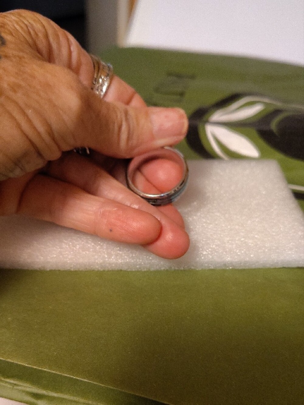 Silver Ring with Turquoise Blue Inlay. Size 10. - Picture 3 of 4